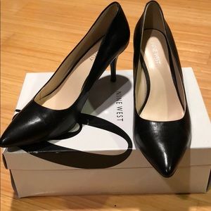 Nine West black pointy toe pumps